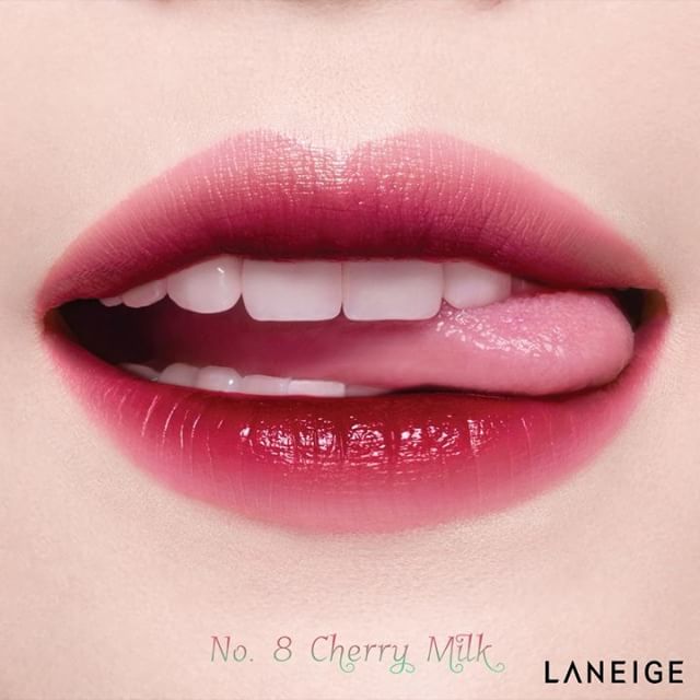 (ลด 45%) Laneige Two Tone Tint Lip Bar 2g # 8 Cherry Milk ลิปทูโทนผสานทินต์และบาล์มในสองเฉดสี สองเนื้อสัมผัส ให้คุณแต่งแต้มเรียวปากสไตล์ K-Beauty ให้น่ารักได้แบบไม่ต้องพยายาม