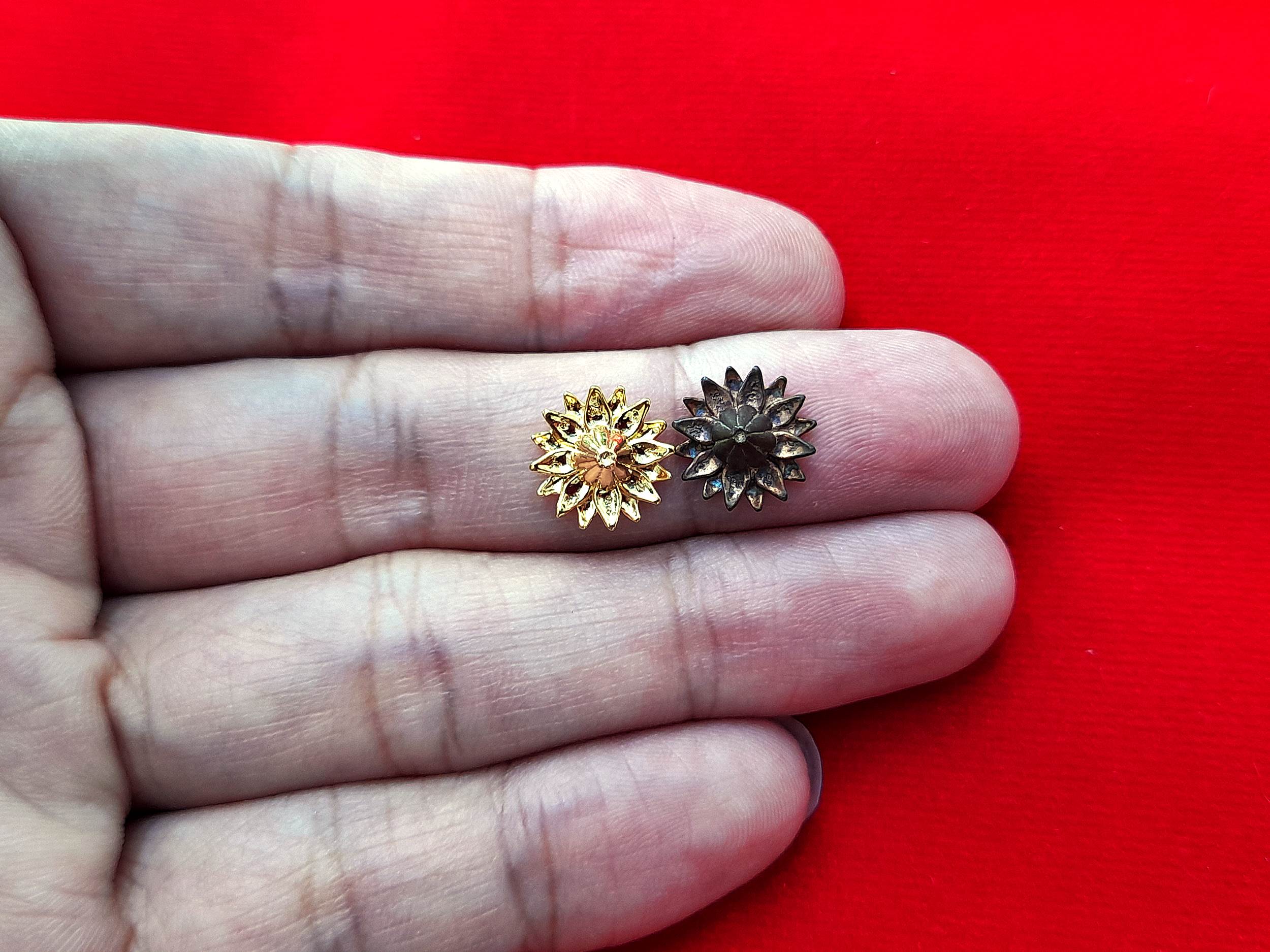 ดอกพิกุล พรอมรินทร์ (ดอกไม้สวรรค์ในสวนของพระอินทร์) เนื้อนวะโลหะ+เนื้อทองเหลือง(ปรอทอนันตะลุงคำ(ปรอทสำเร็จ)) #รับประกันแท้ - พระอาจารย์ชลเทพ(พระอาจารย์เอราวัณ)