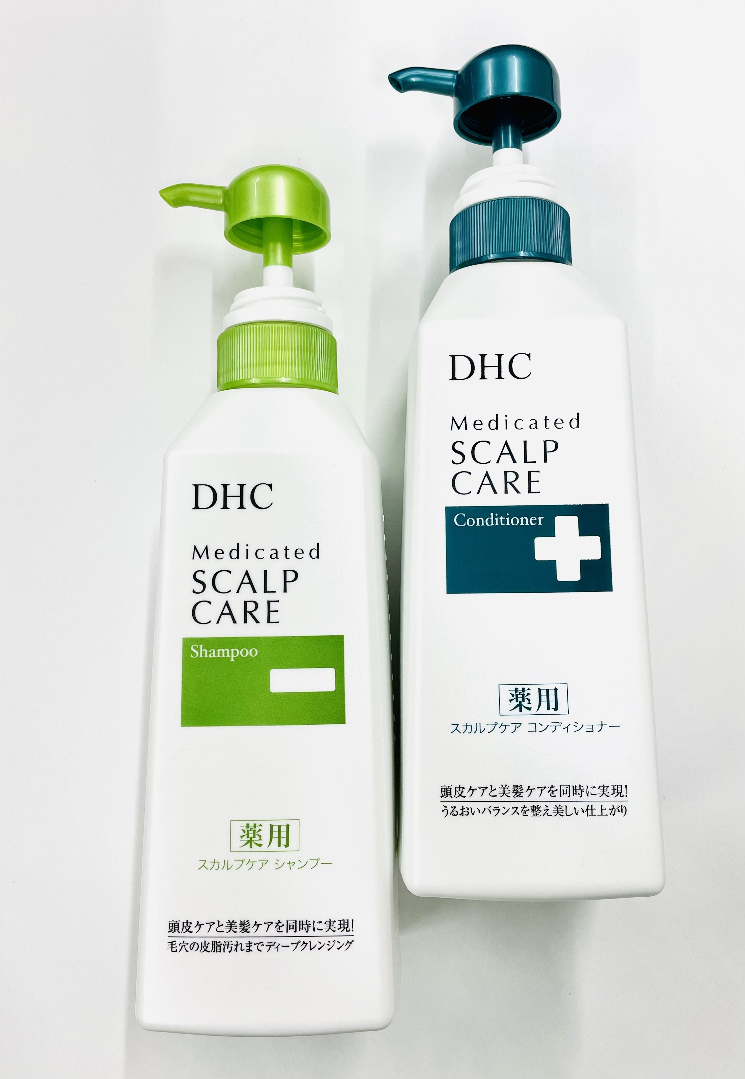 (แชมพู ขวดปั๊ม) DHC Medicated Scalp Care Shampoo 550mL ดีเอชซี แชมพูที่ช่วยรักษาสมดุลของหนังศีรษะ ขจัดความมันส่วนเกินและเซลล์ผิวเก่าที่อุดตันรูขุมขน เหมาะกับคนที่มีปัญหาหนังศีรษะมีความมันส่่วนเกิน รังแค คัน