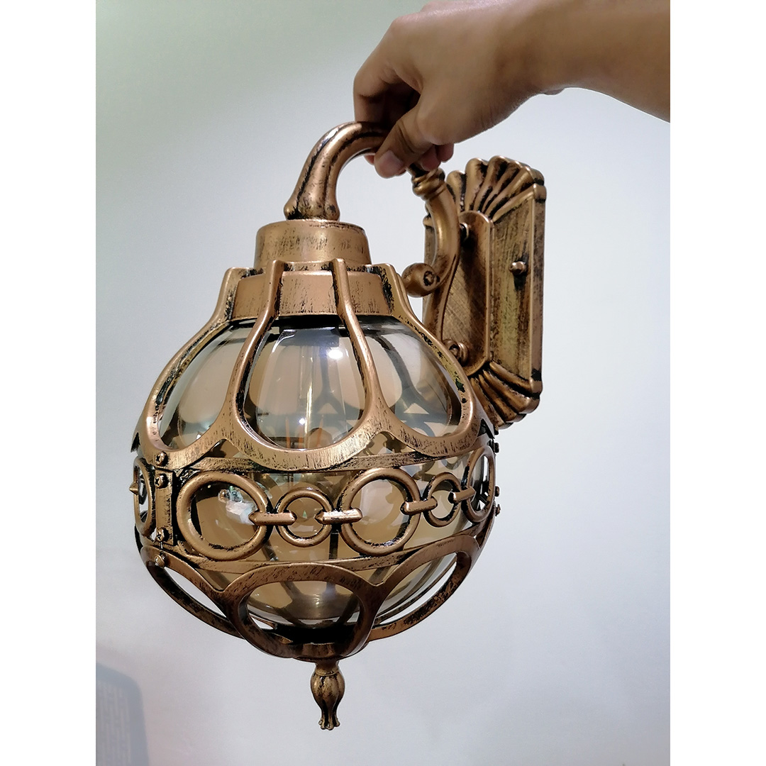 โคมไฟติดผนังติดระเบียงสไตล์ยุโรปโป๊ะทรงกลมมีกระจก [WK6056A]