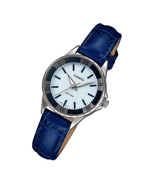 Karnvera Shop นาฬิกาข้อมือผู้หญิง Casio Standard Analog Woman Watch LTP-1360L-2A (สินค้าราคาพิเศษ ไม่มีกล่อง)