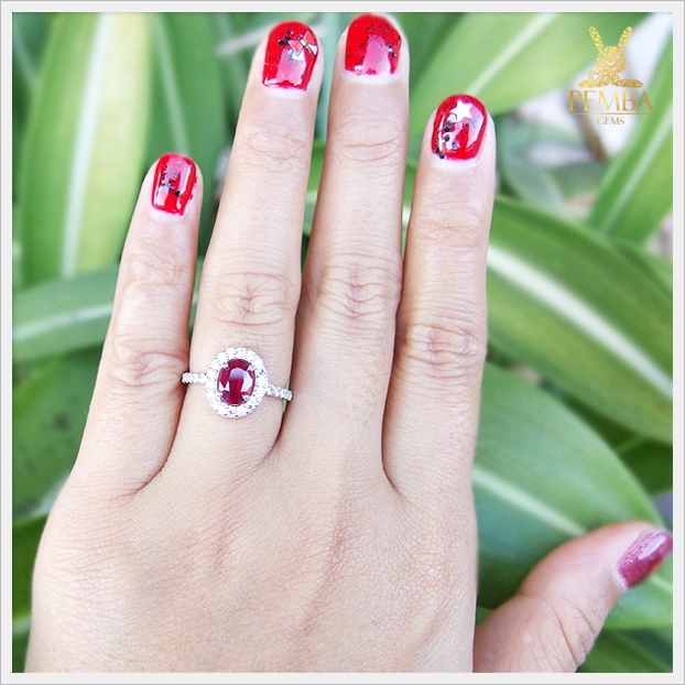 แหวนทับทิมแท้ สีแดงเลือดนก ล้อมเพชรCZ อย่างสวยงาม แหวนพลอยแท้