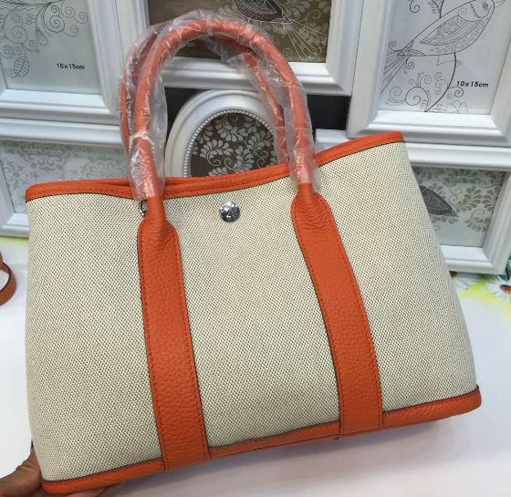 กระเป่า hm garden party leather + canvas 30 cm ตอนนี้มีแต่งานสั่งทำราคาหลักหมื่นสอบถามได้ค่ะ
