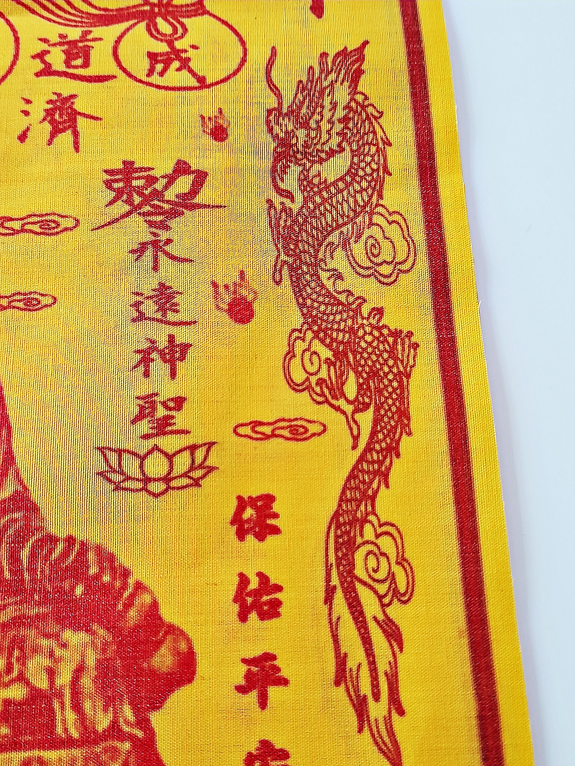 ผ้ายันต์ พระจี้กง ถือพัด นั่งมังกร + ฮุ้ยันต์จีน + น้ำเต้าเซียน + ท่านปู่มังกรพระโพธิ์สัตว์ ปี2564 (ขนาด A4 30cm×20cm) #รับประกันแท้ - พระอาจารย์บ๊ะ วัดโพธิ์ลังกา พุทธาภิเษก ปลุกเสกเดี่ยว