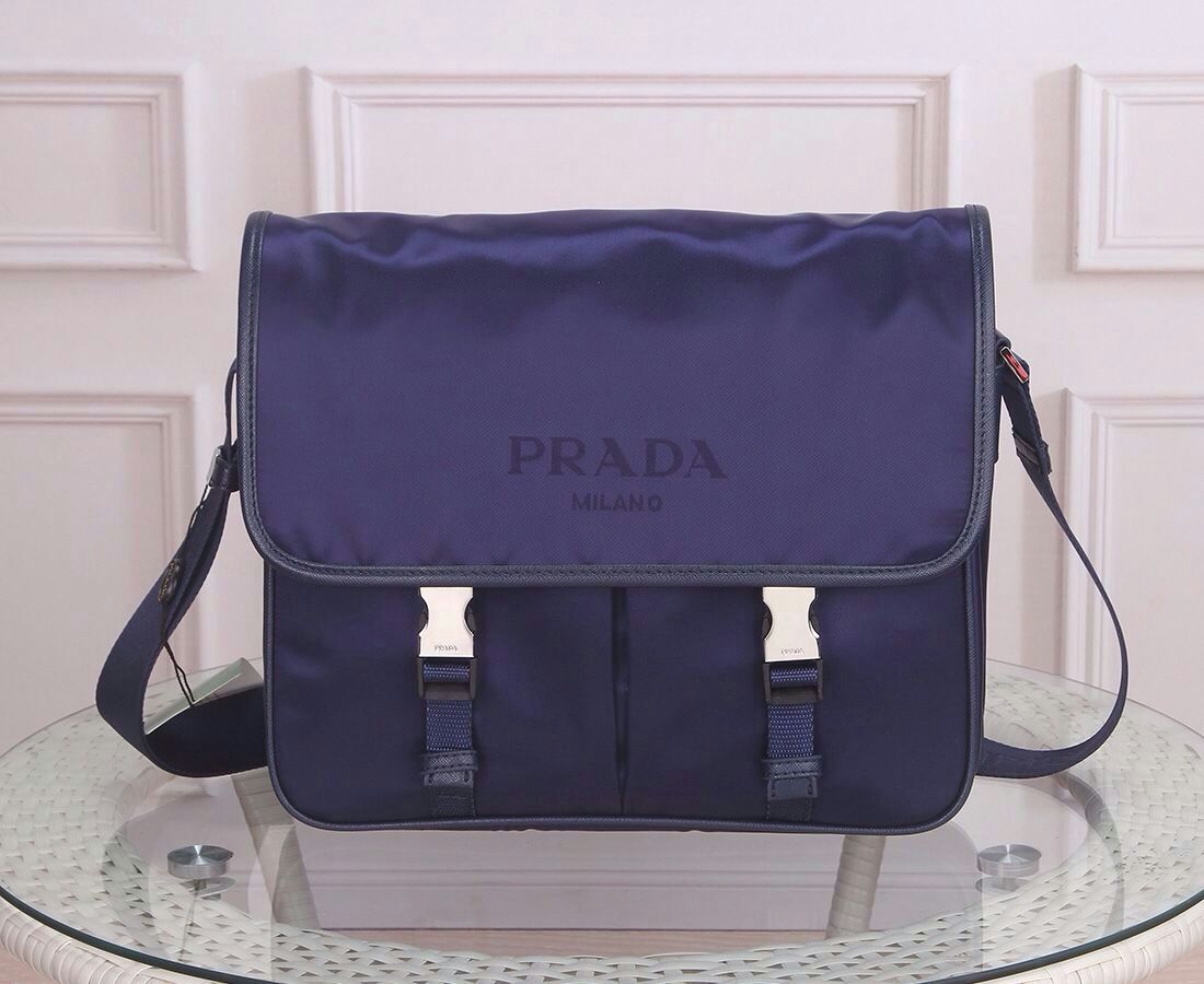 กระเป๋า pd nylon messenger bag สีน้าเงิน 12 นิ้ว