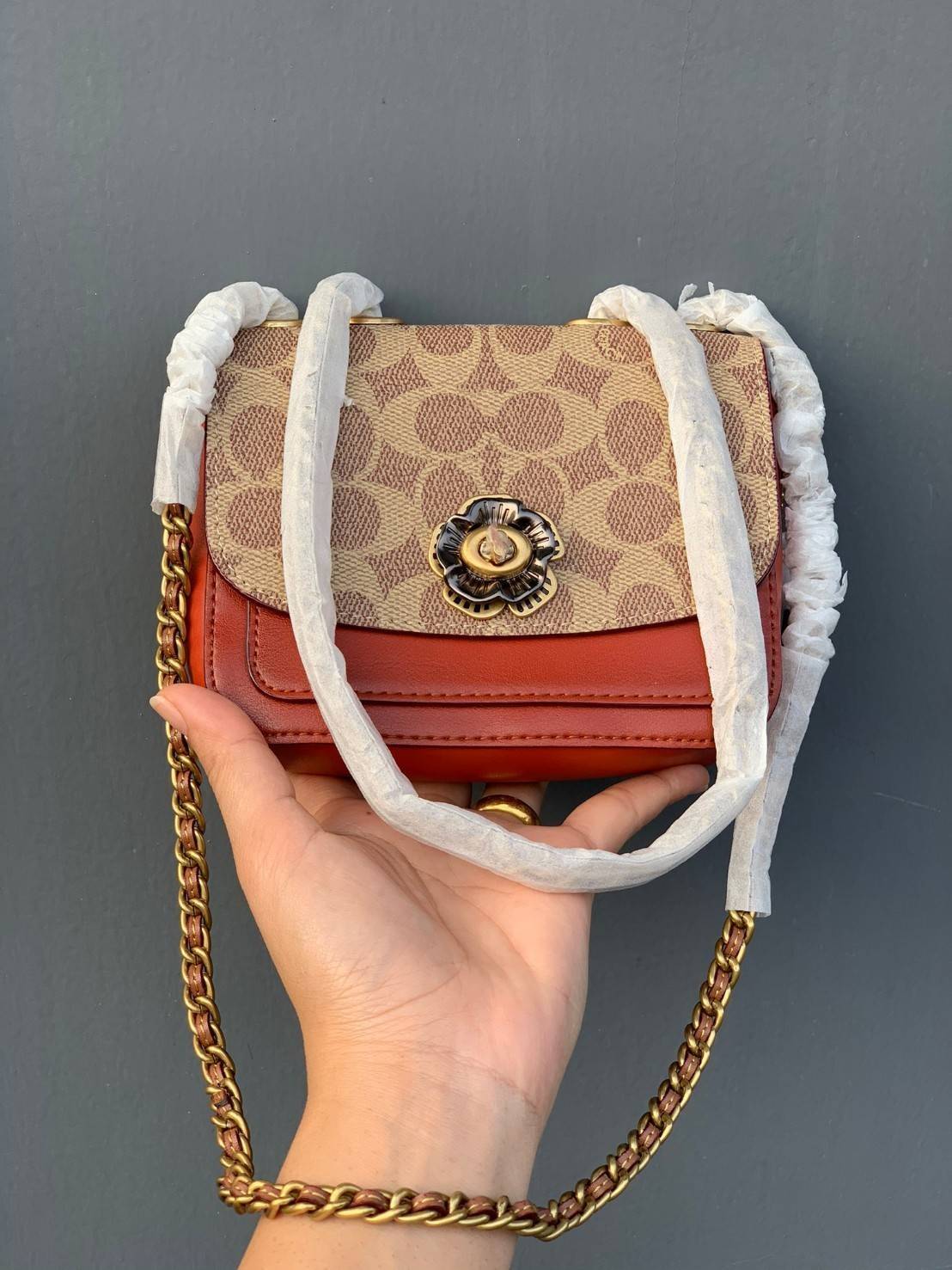 Coach Madison 16 Crossbody bag (แอดไลน์ก่อนสั่งซื้อ)