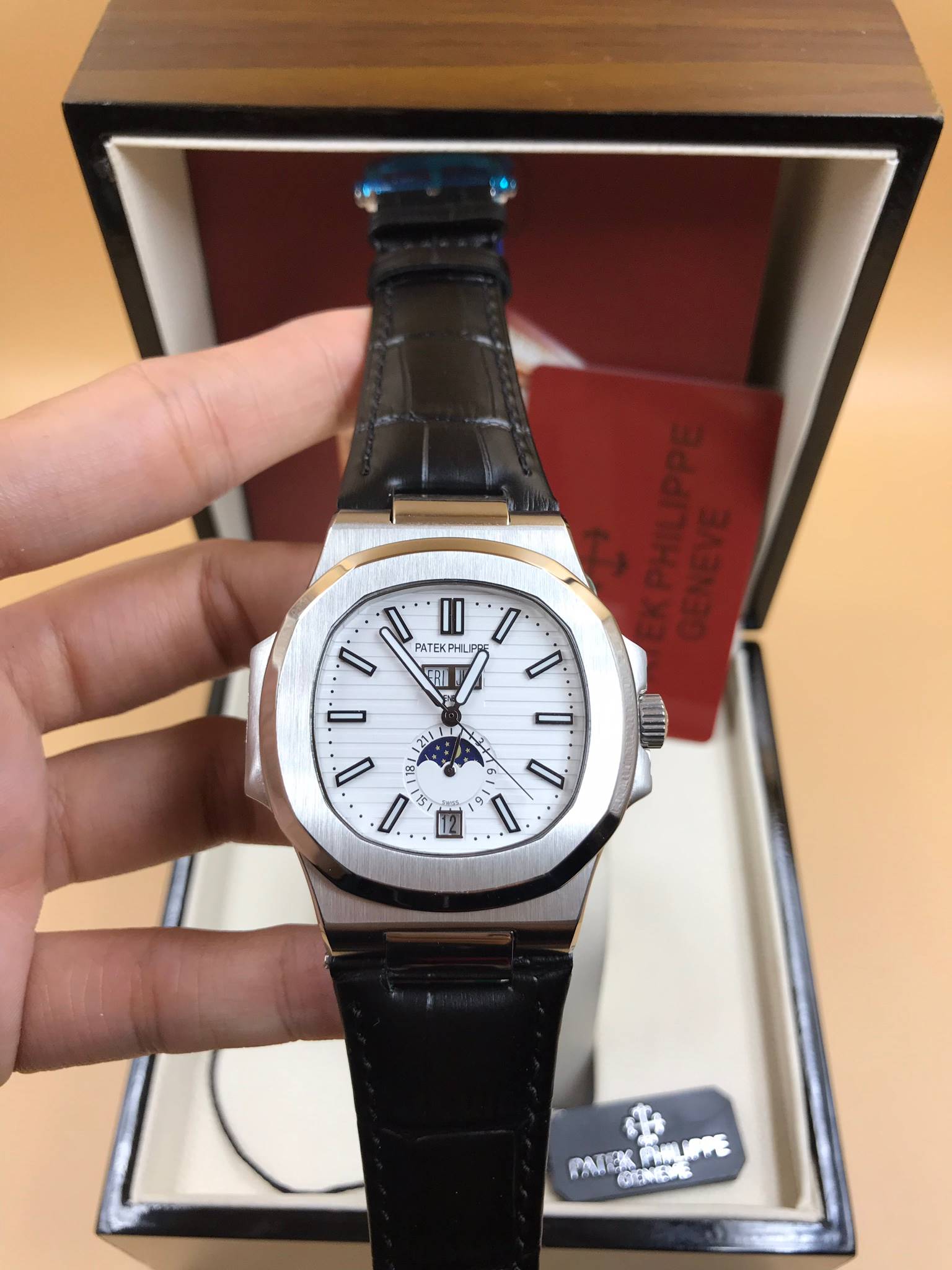 นาฬิกา Patek Philippe รุ่น Men"s Nautilus Annual Calendar งาน Mirror Swiss