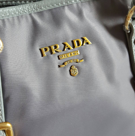 พร้อมส่ง กระเป่า pd nylon tote bag สีเทา ไซส์ใหญ่และเล็ก