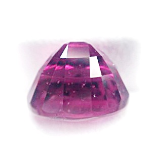 Malaya Garnet (Pyrope-Spessartite) พลอยมาลายา การ์เน็ต รูปไข่ หนัก 3.92 กะรัต สีม่วงอมชมพู สีหวานสวย ความสะอาดมองตาเปล่าไม่มีตำหนิ
