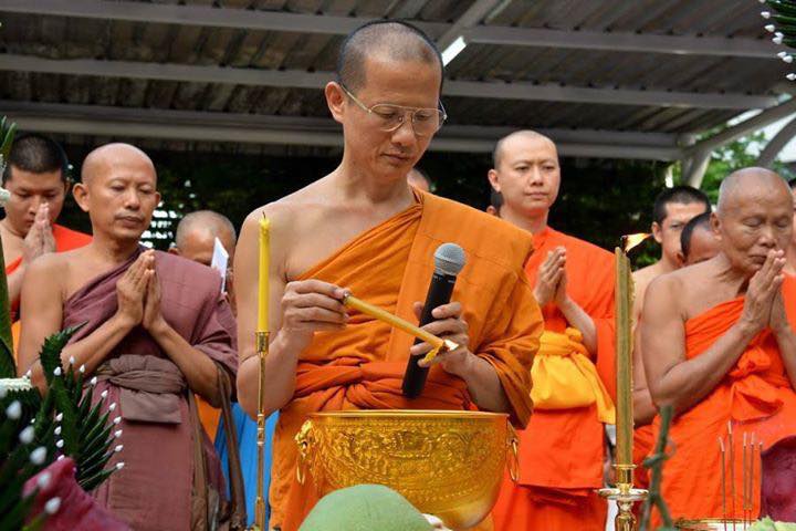ลูกอมพิชัยมงคล (ปั้นจากเทียนชัยบวงสรวงเเละเทียนทำน้ำมนต์ทุกพิธีสำคัญ) ลูกใหญ่ ติดเเผ่นเงินจาร (เทียนชัย ชัยชนะ รุ่งเรือง สว่าง ปัญญา) #รับประกันแท้