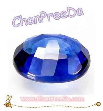 พลอยไพลินศรีลังกา น้ำหนัก 0.99 กะรัต ขนาด 5.15x6.33x3 มิล สีน้ำเงินหวานสวย สีกำมะหยี่ สีไม่เต็มเม็ดจะเห็นอยู่จางๆ เนื้อสะอาดไม่มีตำหนิ