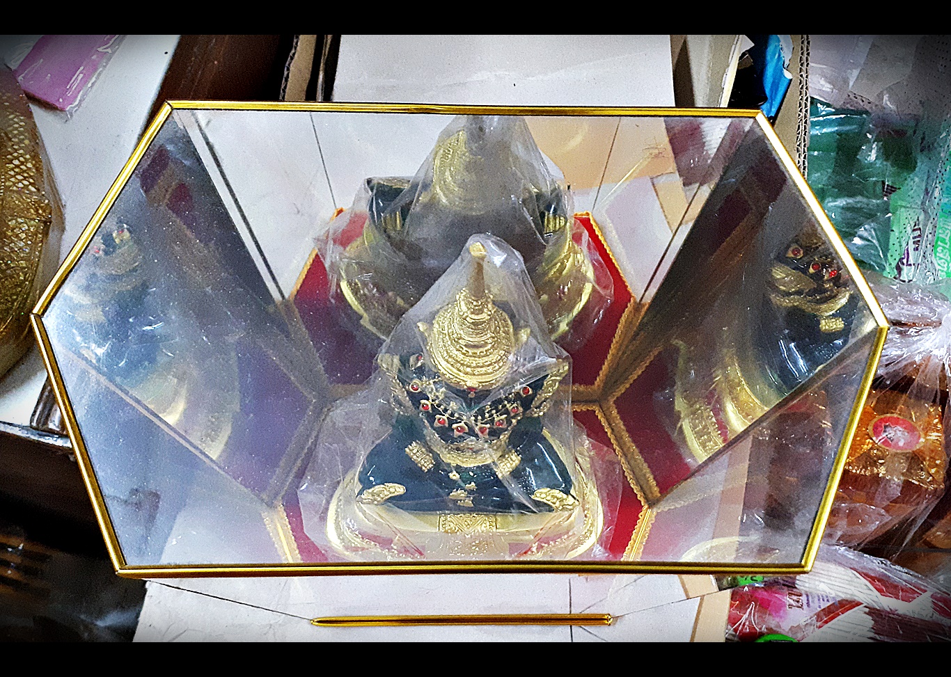 ตู้ครอบแก้วกระจก ทรงหกเหลี่ยม ใส่ครอบ วัตถุมงคล พระบุชา (ขายปลีก ขายส่ง)