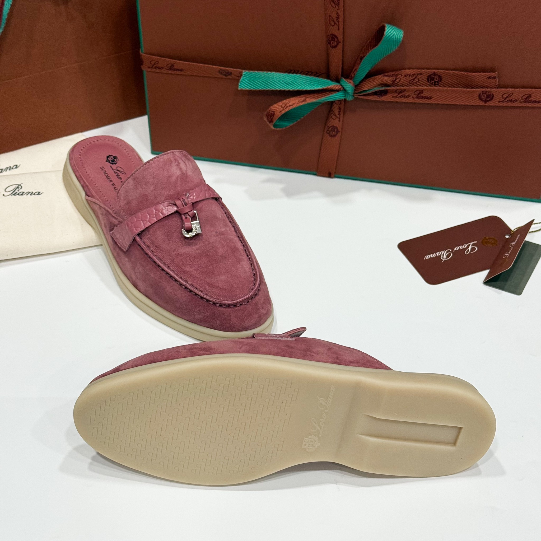 รองเท้า Loro Charms Walk Babouche Loafers หนังกลับ สีชมพู