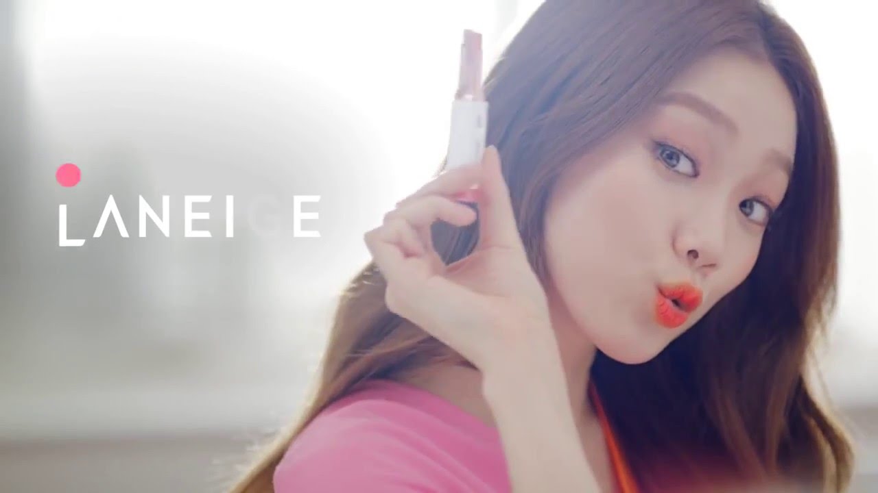 (ลด 45%) Laneige Two Tone Lip Bar 2g # 11 Juicy Pop ลิปทูโทน สองสี จับคู่มาให้เรียบร้อยแล้ว ให้สีสวยเป๊ะ สวยง่ายทันใจ