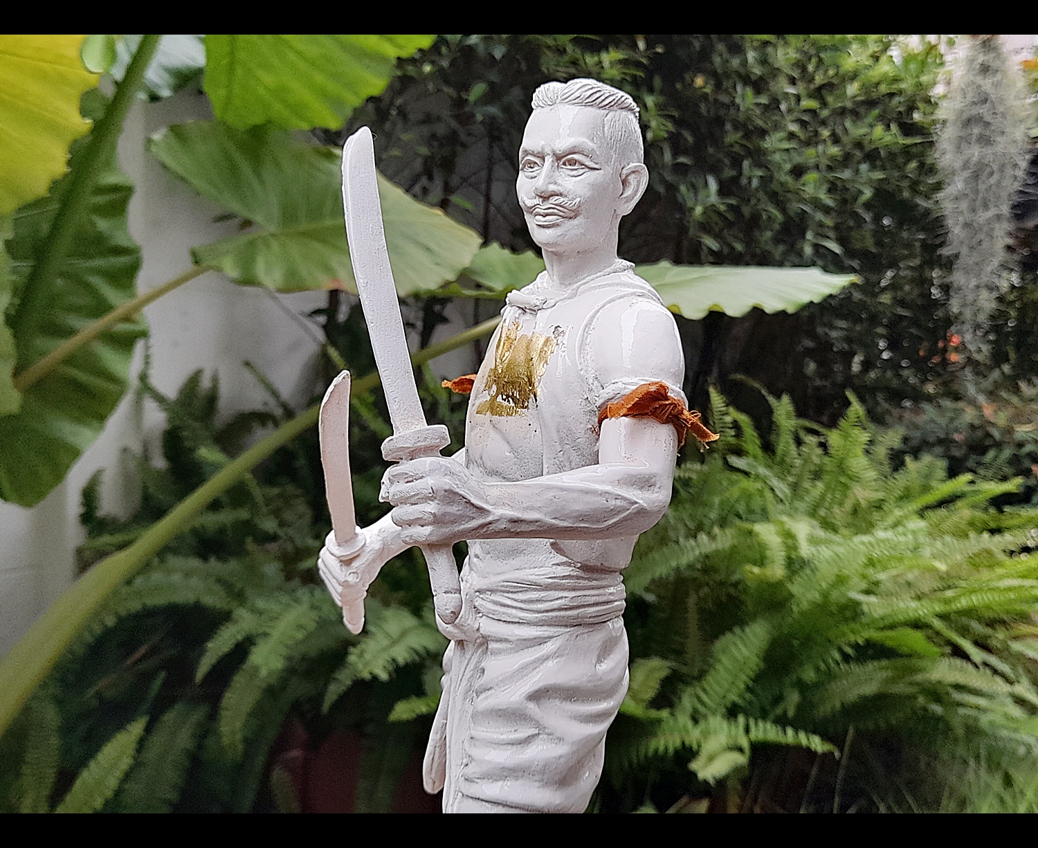 รูปหล่อ หุ่นพยนต์ขุนศึกพรหมมหาราช ปราบมาร (เชิญดวงจิตเทวดา ท่านปู่ขุนศึก ยุค นักรบไทย ของพระเจ้าพรหมมหาราช) เนื้อเรซิ่น สีขาว (ขนาดสูง14นิ้ว ฐาน3x5นิ้ว) (จัดสร้างเพียง99องค์) ปี2559 #รับประกันแท้ - หลวงพ่อหนุน วัดพุทธโมกข์