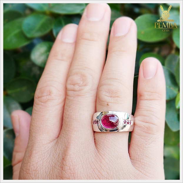 แหวนทับทิมแท้ สีแดงสด ทรงหลังเบี้ย สัญลักษณ์ของความรักเดียวใจเดียว