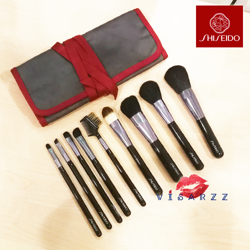 Shiseido ชุดแปรงแต่งหน้า 9 ชิ้น มาพร้อมกระเป๋าใส่แปรงหนังกลับสุดหรู ให้คุณพกสะดวก แต่งหน้าได้สมบูรณ์อย่างมืออาชีพ ขนแปรงนุ่ม ด้ามแปรงจับถนัดกระชับมือ