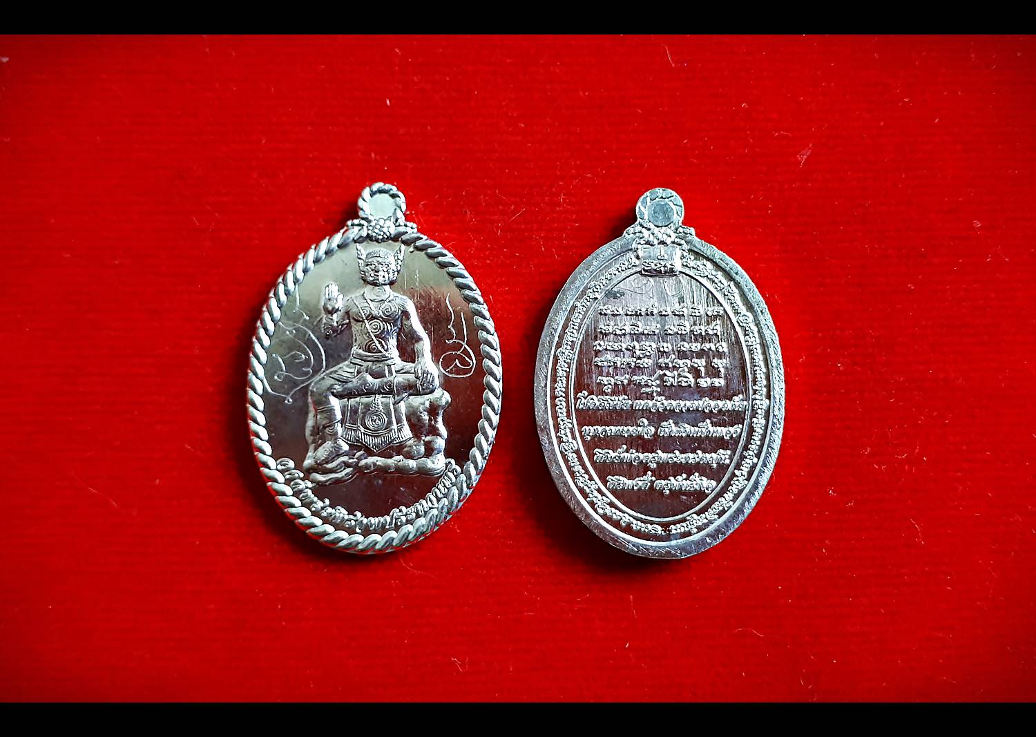 เหรียญพระพิราพ ไภรวะ ปางประทานพร ด้านหลังอักขระยันต์และคำอวยพร เนื้อตะกั่วนำฤกษ์ลองพิมพ์ (สร้าง เสกและจารอักขระลายมือ โดย พ่อครูพระอาจารย์ศิริพงศ์ คุรุพันธ์กิจ) ปี2561 - (จารอักขระเพิ่มด้านหน้า))