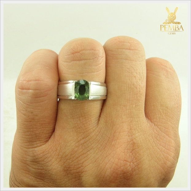 แหวนเขียวส่องแท้ เงินแท้925 ชุบทองคำขาว แหวนพลอยแท้