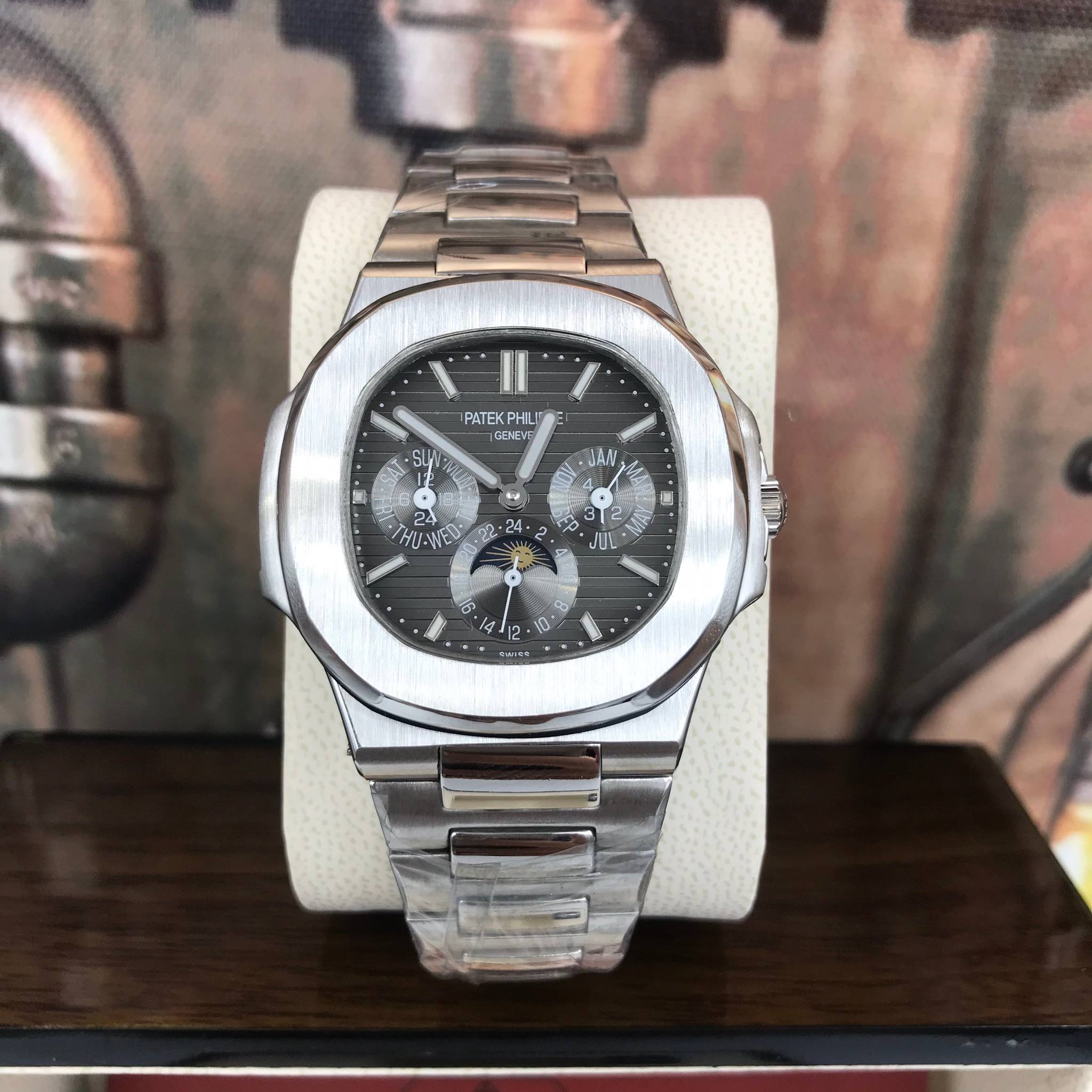 นาฬิกา Patek Philippe รุ่น Men's Nautilus Chronograph สีเงิน สายเลสสีเงิน หน้าปัดสีเทา