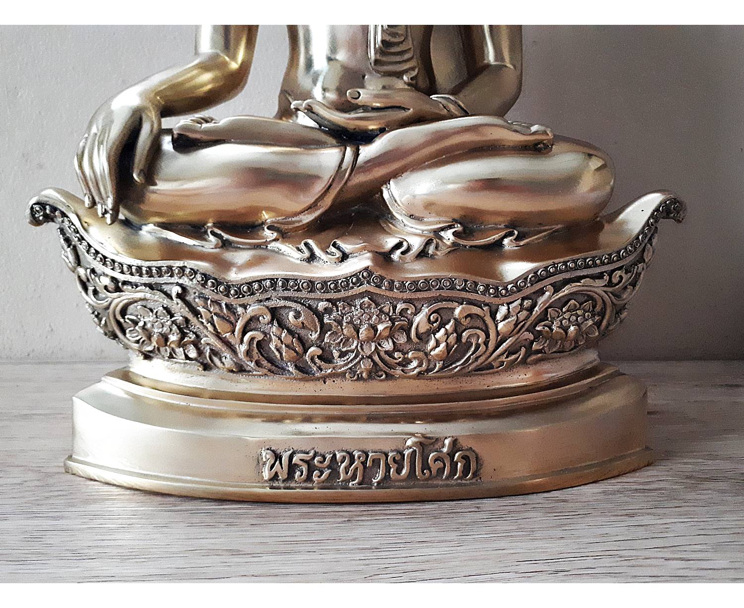 รูปหล่อ หลวงพ่อหายโศก(พระหายโศก) (ขนาดบูชา หน้าตัก9นิ้ว) เนื้อทองเหลืองปัดเงา ปี2561