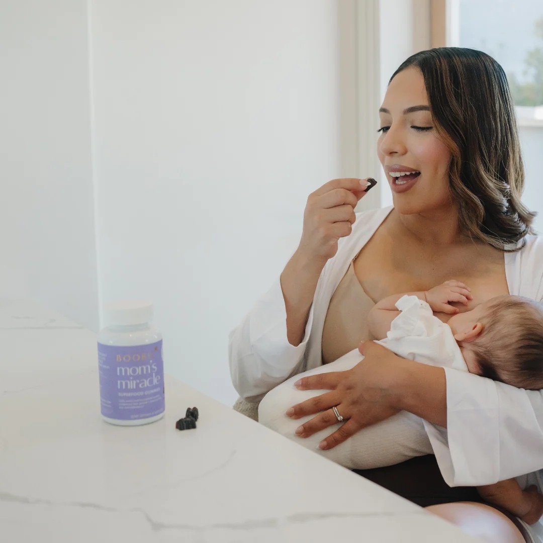กัมมี่กระตุ้นการผลิตน้ำนมพร้อมบำรุงร่างกายคุณแม่ BOOBIE* Bears Mom's Miracle Superfood Lactation Gummies (60 Gummies)