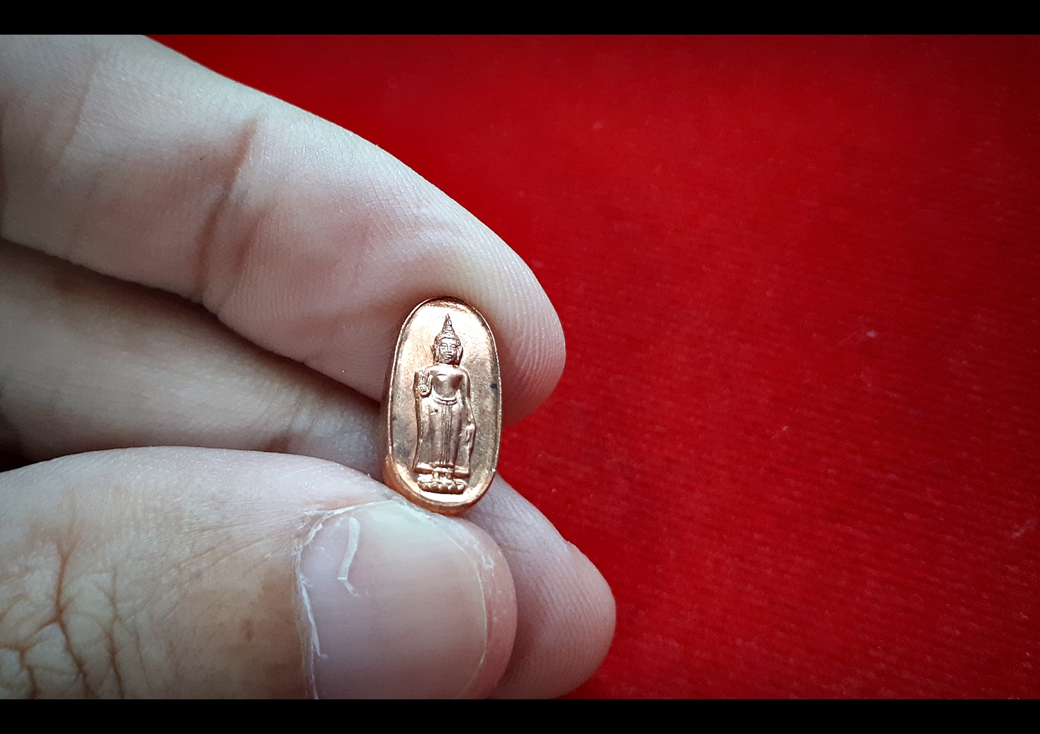 เหรียญเม็ดแตง (ขนาดเล็กจิ๋ว) หลวงพ่อธรรมจักร วัดธรรมามูล (พระพุทธรูป ปางห้ามญาติ)