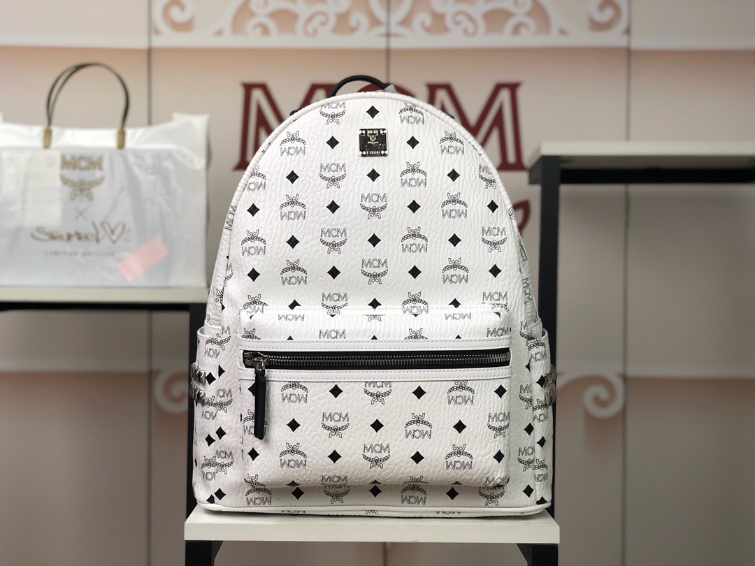 กระเป๋าเป้ mcm medium size 33x41 cm