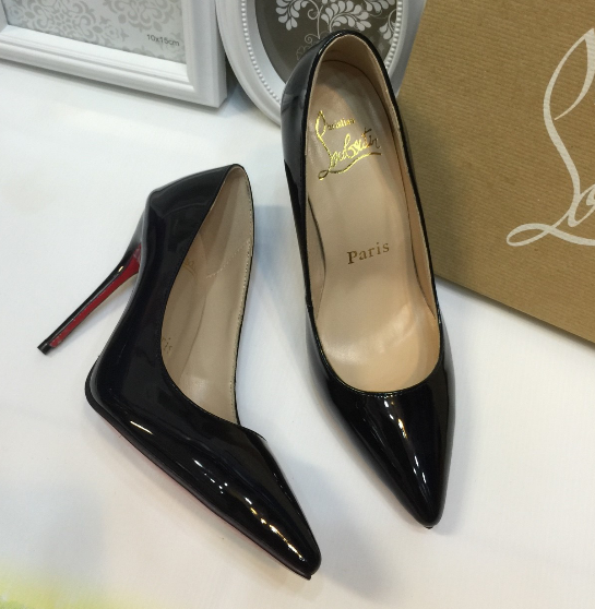 พร้อมส่ง รองเท้า cl สีดำ พื้นแดง สูง 4 นิ้ว สอบถามไซส์ได้ค่ะสต็อคของเปลี่ยนตลอด