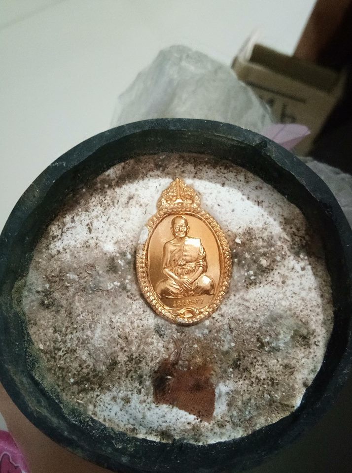 รูปหล่อ หลวงพ่อจรัญ ยืนอุ้มบาตร (มหาลาภ) วัดอัมพวัน สิงห์บุรี (พระบูชา เนื้อโลหะ ขนาดบูชา 12นิ้ว) #รับประกันแท้