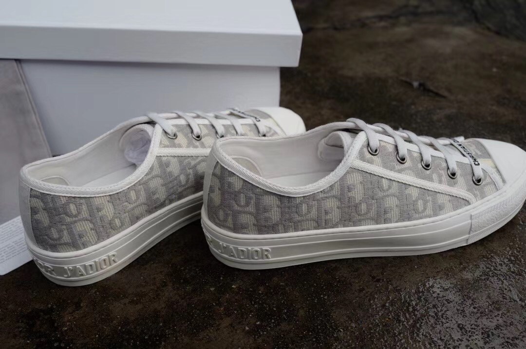 รองเท้า dio sneaker สอบถามไซส์ได้ค่ะสต็อคของเปลี่ยนตลอด