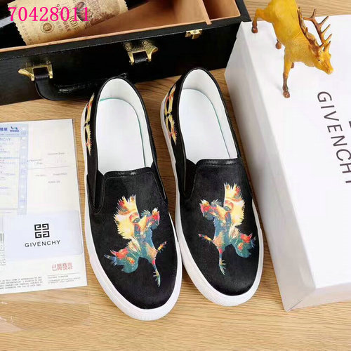 given men แบบอีกเยอะกดดูด้านในค่ะ size 38-44 ,45-46 มีบางแบบ