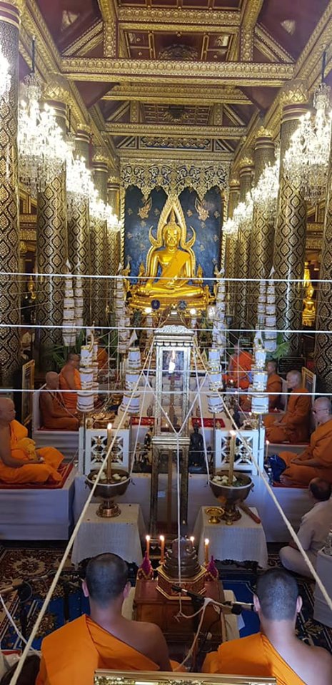 พระนางพญา(มนต์พระกาฬ) หลังพระสีวลี ปัดผงทอง เนื้อผง ปี2562