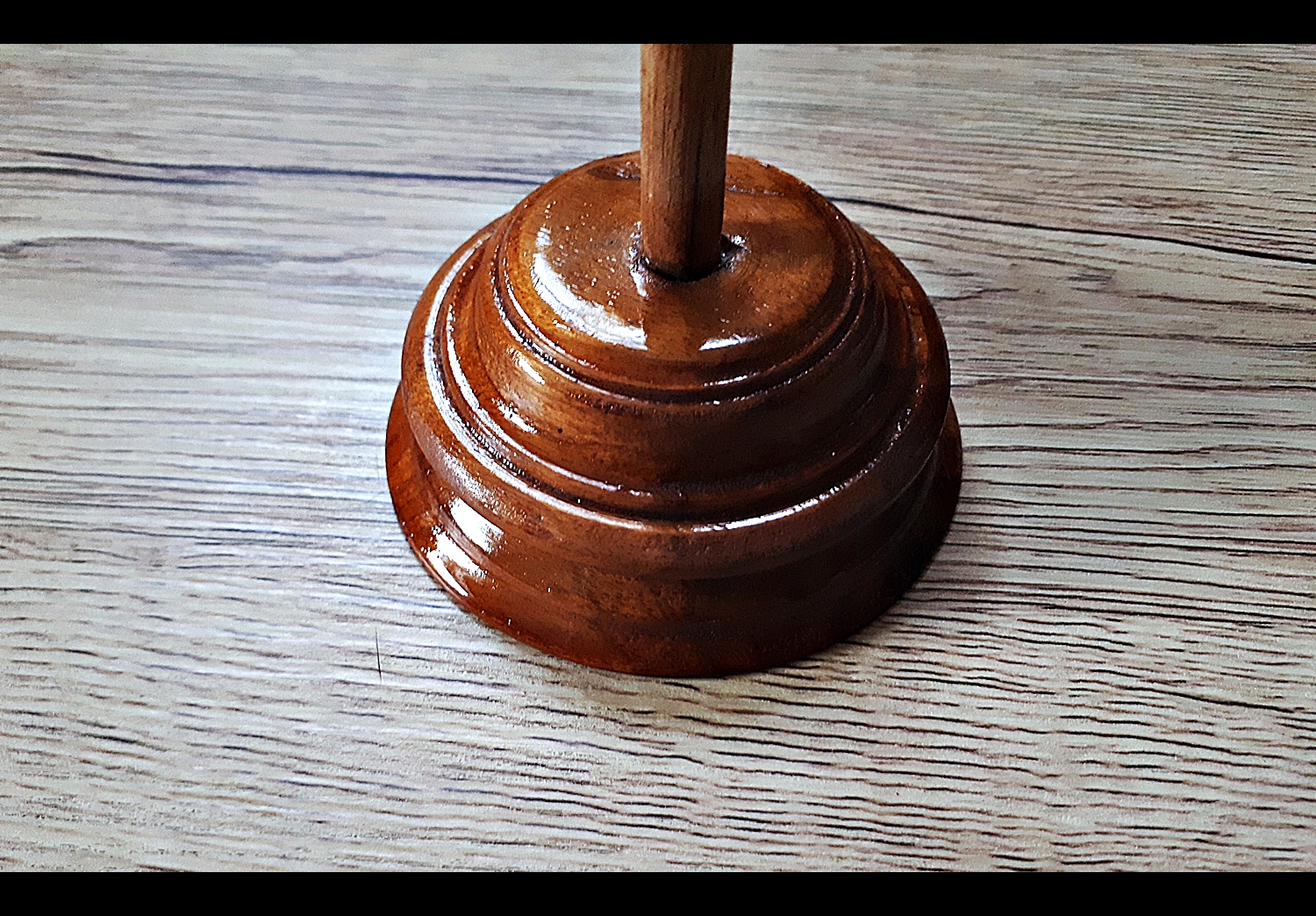 เสาธง ขนาดตั้งโต๊ะ (สูง12นิ้ว ฐาน8ซม) ไม้สัก - (ขายปลีก ขายส่ง)