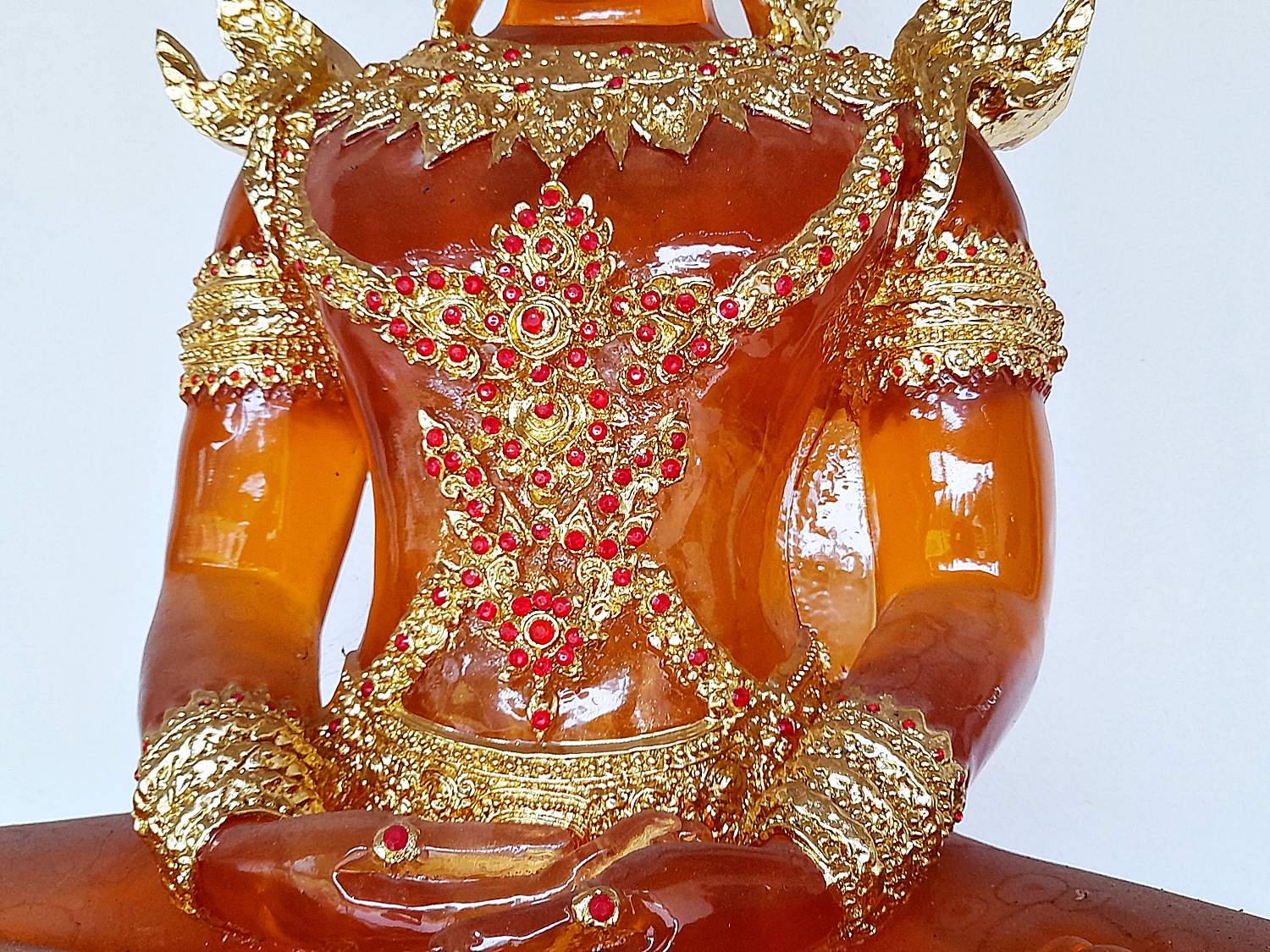 พระแก้วมรกต ปางพระจักรพรรดิ์ สีประจำวันเกิด7สี (ขนาดใหญ่) - (สีแดง สีเหลือง สีชมพู สีเขียว สีส้ม สีฟ้า สีม่วง)