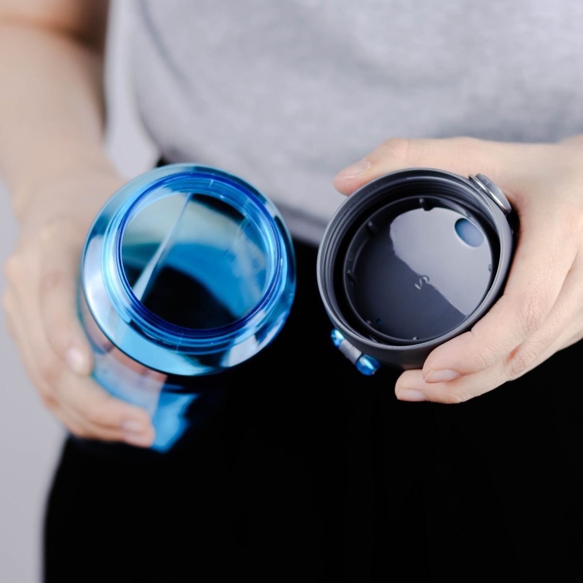 P07850 ขวดน้ำดื่ม Superlock จุ 0.8 ลิตร No.5296 (ขนาด 7.8 ซม.(กว้าง) X 7.8 ซม.(ยาว) X 25.5 ซม.(สูง) ราคาส่งต่อ 12 ใบ :เฉลี่ย 95 บ./ใบ