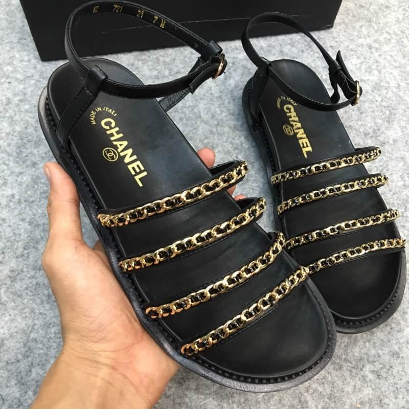 รองเท้า cn flat sandal with pearl สีดำรัดข้อ