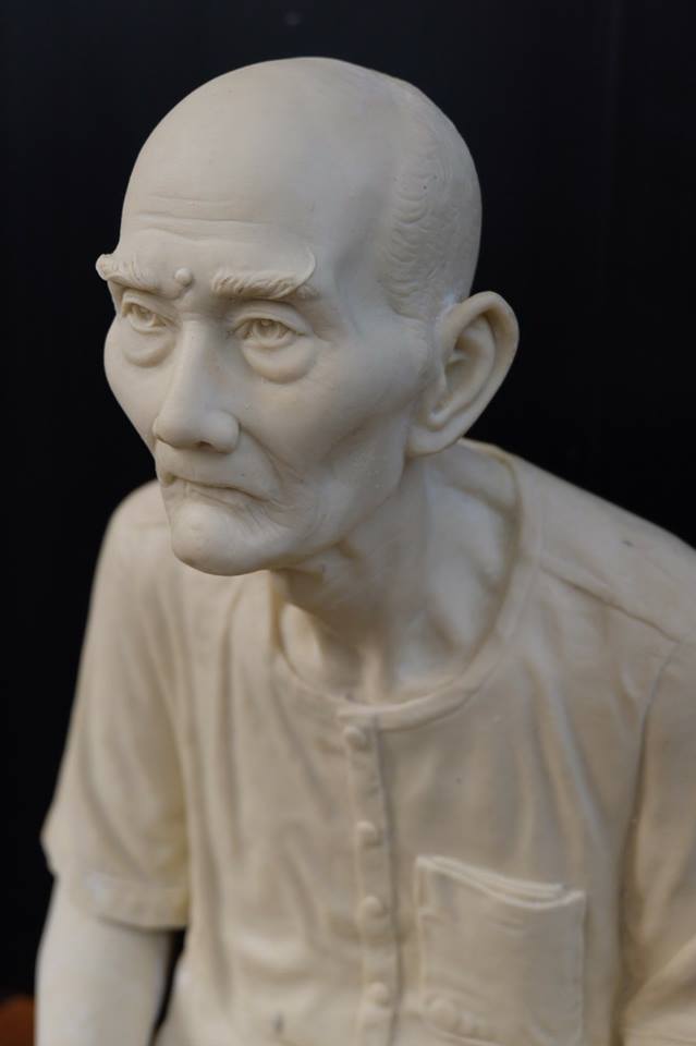 รูปหล่อ เซียนแปะโรงสี วัดศาลเจ้า รุ่นเจ้าสัวฟ้าประทาน ปี2560 เนื้อเรซิ่น สีงาช้าง (ขนาดองค์บูชาหน้าตัก 12นิ้ว องค์ขนาดใหญ่)