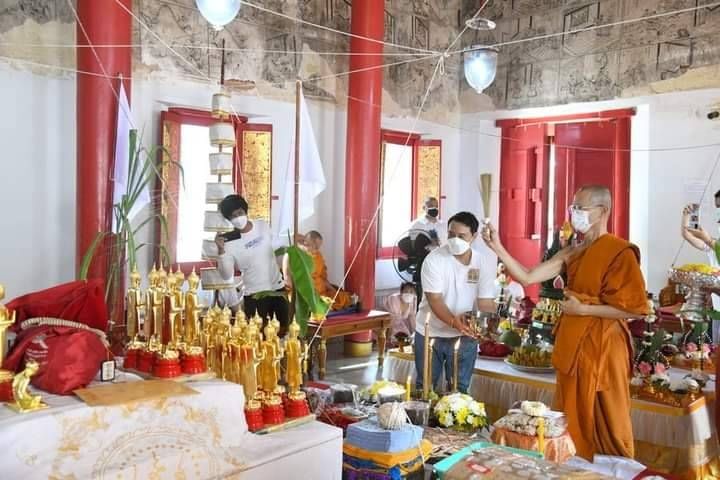 แมลงภู่ (เทพจำแลงอารักษ์) ปีกดำ #ตัวใหญ่ เนื้อไม้ดุมล้อเกวียน (งานแกะทำมือทุกขั้นตอนทีละองค์ ตามสูตรโบราณล้านนา) (ปลุกเสก3พิธี) ปี2564 #รับประกันแท้ - หลวงพ่อเล็ก วัดท่าขนุน #ปลุกเสก3พิธี