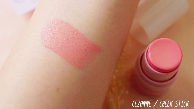Cezanne Cheek Stick 5g # 01 Peach Pink บลัชออนเนื้อครีมรูปแบบสติ๊ก เกลี่ยง่าย ไม่เป็นคราบ ให้พวงแก้มและริมฝีปากสวยฉ่ำระเรื่อ น่ารัก ดูอ่อนเยาว์