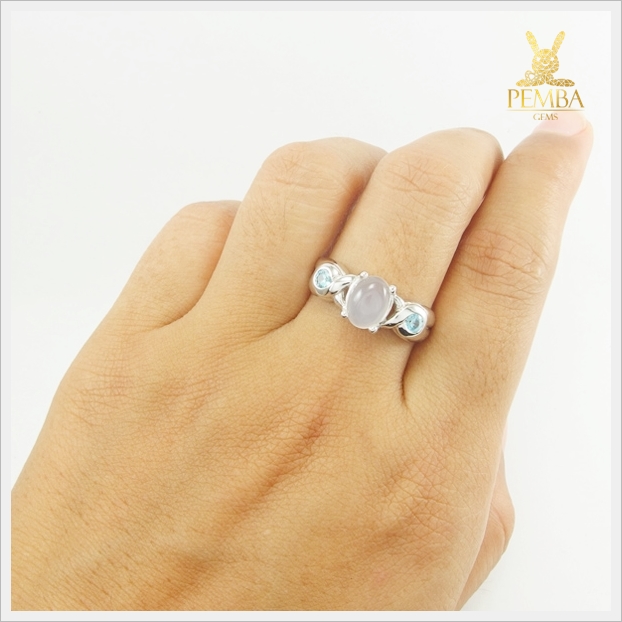 แหวนมูนสโตน สีขาวนวล ชวนหลงใหล