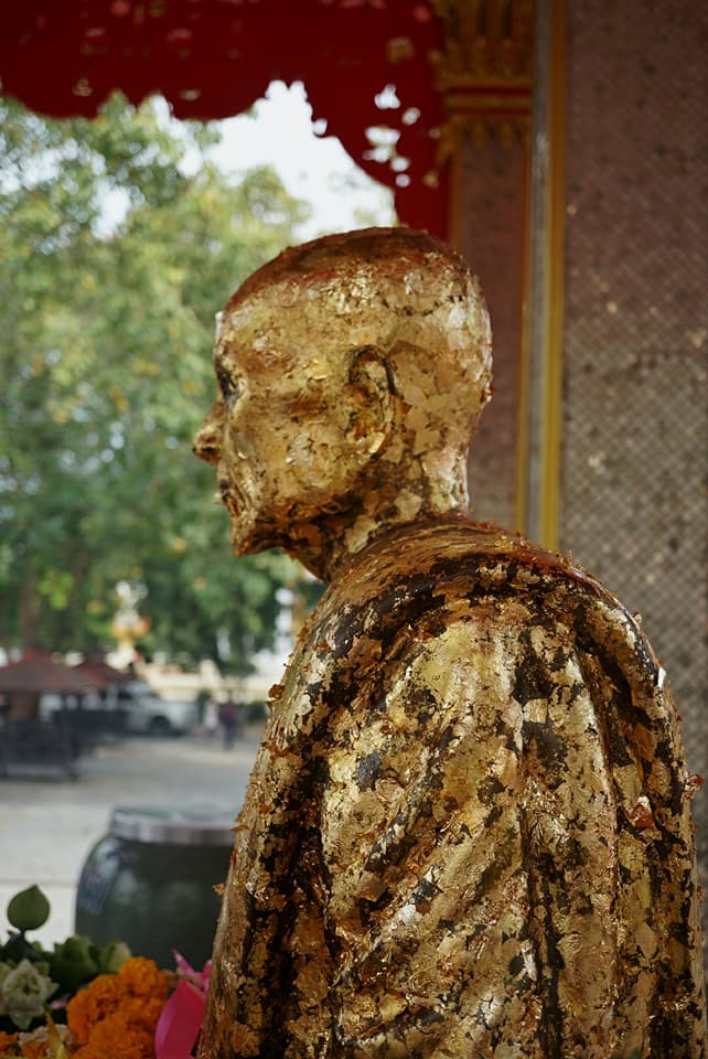 พระสมเด็จหลวงพ่อโตในวิหาร เนื้อผงชนวนมวลสารเก่าหลวงพ่อกวย รุ่นแรงครู ปี2560 หลวงพ่อกวย วัดโฆสิตาราม(วัดบ้านแค) จ.ชัยนาท ปี2563 - (ขนาด 5x7นิ้ว จีวรส้ม ด้านหน้ายันต์ครู ยันต์นะปัดตลอด ด้านหลังยันต์มงกุฎพระพุทธเจ้าหนุนดวง) ปี2563 #ปลุกเสกที่วัดโฆสิตาราม #รั