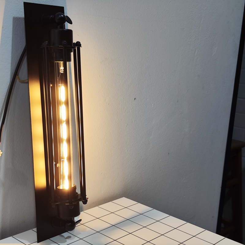 โคมไฟติดผนังภายในเหล็กสีดำสไตล์ Loft ทรงยาวพร้อมหลอด LED T300 [BK1016-W-1L]