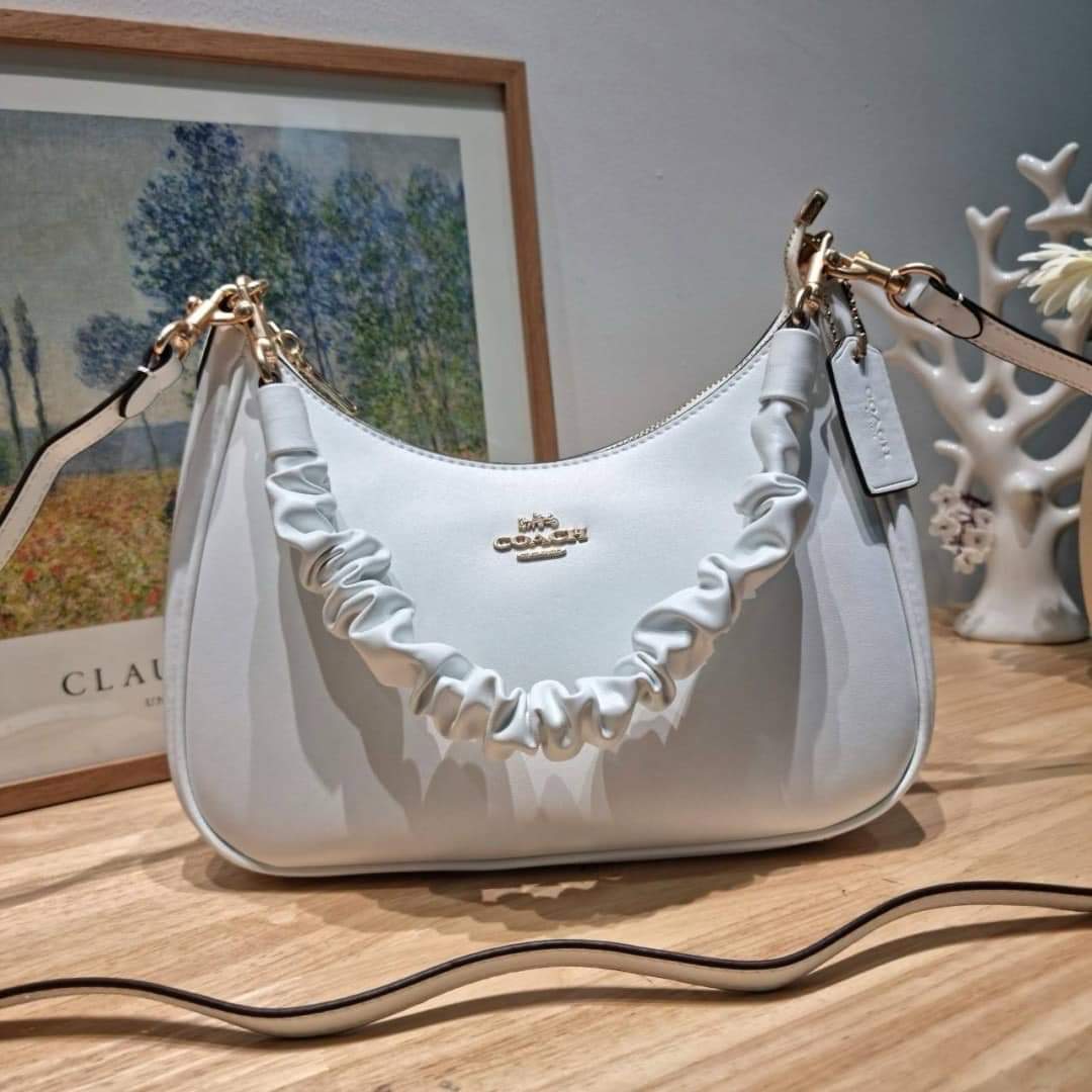 COACH CU126 TERI HOBO BAG (แอดไลน์ก่อนสั่งซื้อ)
