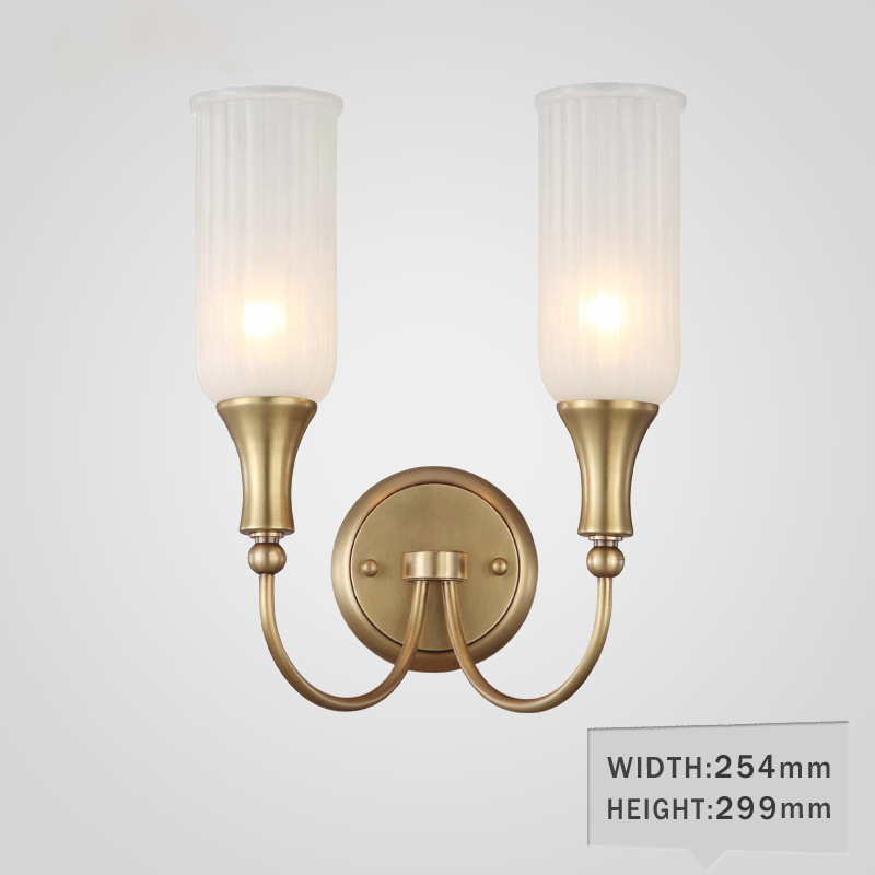 โคมไฟติดผนังภายในสไตล์คลาสสิกโครงสีทองเหลืองโป๊ะแก้วสีขาวขุ่นทรงกระบอกตั้งลายลอนเส้นตรง [TS424]