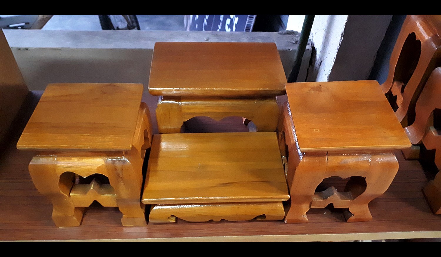 โต๊ะหมู่ ชุดเล็ก แยกชิ้น 4 ตัว ไม้สัก