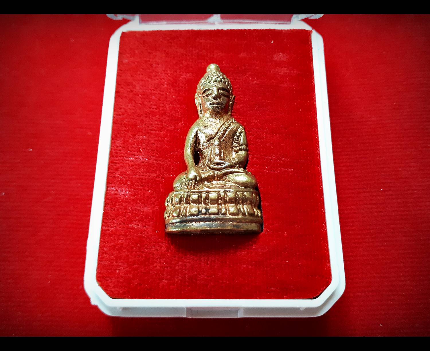 พระกริ่ง จักรพรรดิ์ มนต์พระกาฬ เนื้อสัตตโลหะ ปี2562 (ใต้ฐานบรรจุเส้นเกศา หลวงพ่อกวย วัดโฆสิตาราม ,หลวงพ่อเย็น วัดสระเปรียญ หลวงพ่อปรง วัดธรรมเจดีย์)