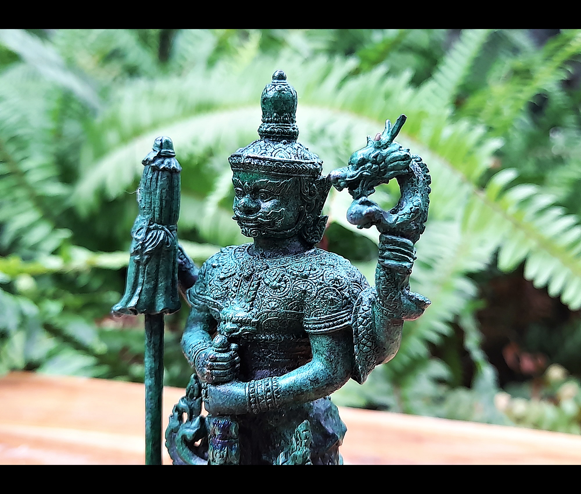 รูปหล่อ ท้าวเวสสุวรรณ 4กร (ร่ม ลูกแก้วมังกร ตะบอง) 3ขา เหรียบหีบสมบัติ คุมทรัพย์ เนื้อทองเหลือง สีเขียวเหนียวทรัพย์ ปี2555 #รับประกันแท้