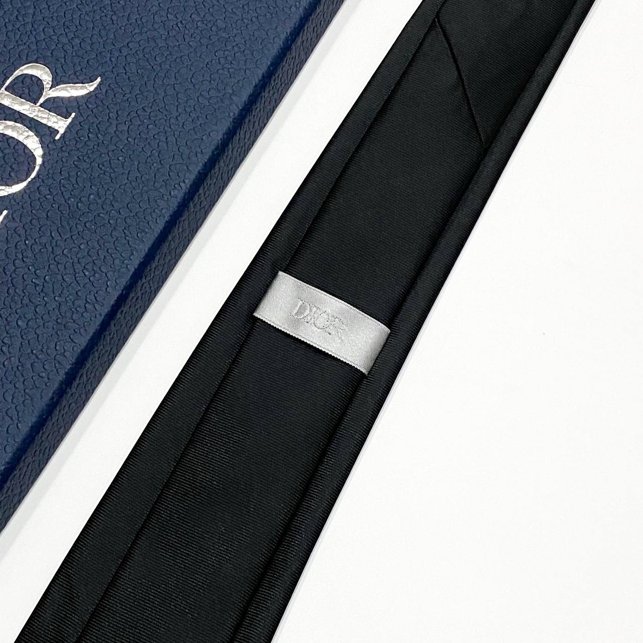 เนคไท di necktie