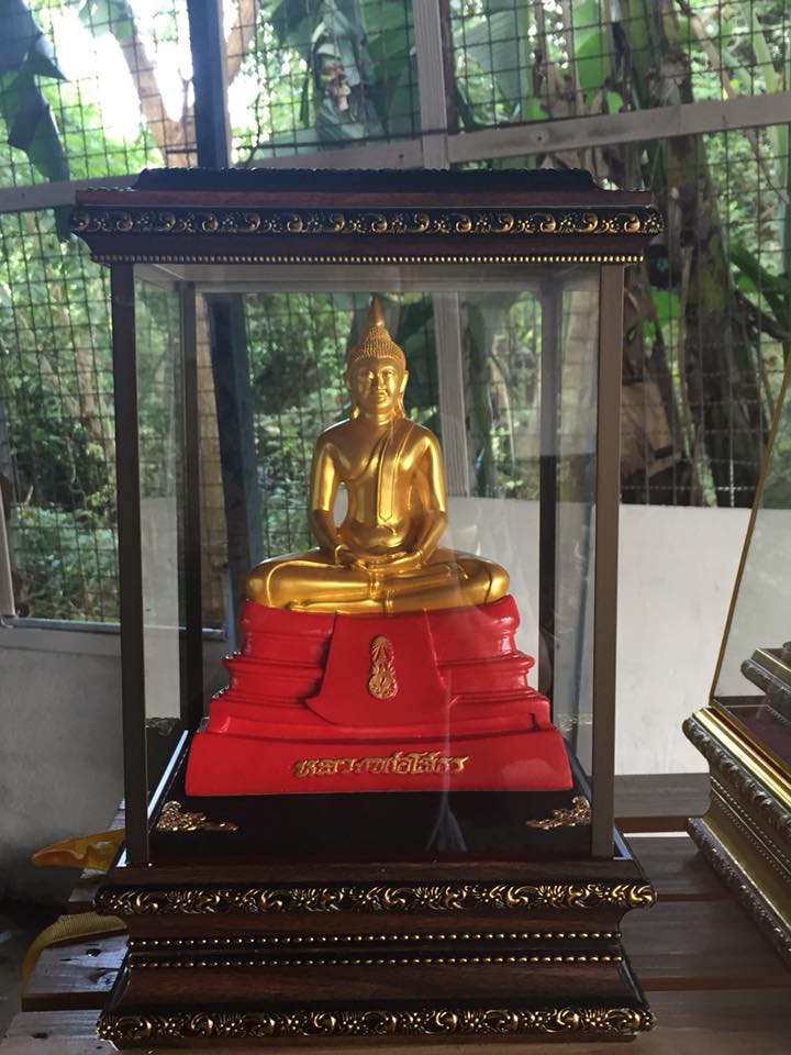 ตู้กระจก ตู้โชว์ ครอบใส่ พระ (มีไฟส่องสว่าง) (ขนาด สูง14นิ้ว ลึก8นิ้ว กว้าง10นิ้ว) - (งานสั่งทำพรีออเดอร์ใช้เวลา 4-5วัน)